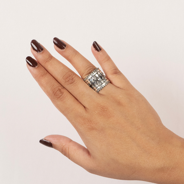 Antique Motif Band Ring
