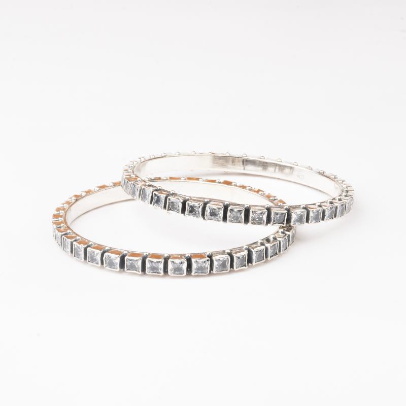 Square-Set Bangle