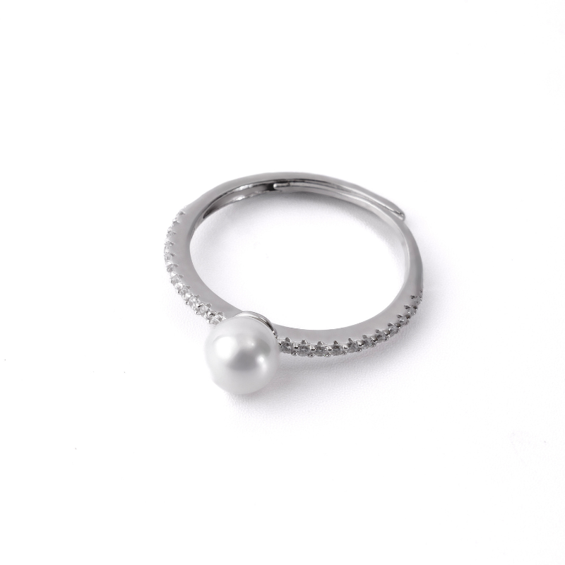 Luna Pearl Ring
