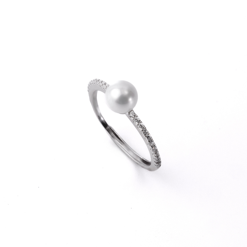 Luna Pearl Ring
