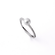 Luna Pearl Ring
